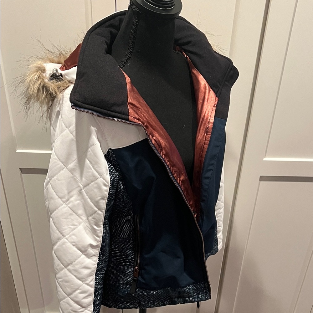 Body Glove Women's White and Navy Ski Jacket with Faux Fur Hood Size S - Picture 9 of 9